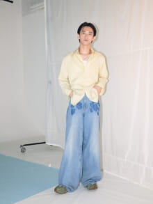 [小方 蒼介] 「ホカ」のスニーカーは登山もいけちゃう履き心地！「ジュエッテ」のシルバーリングをグッドアクセントにした秋デニムスタイル！【メンズノンノモデルの私服スナップ】
