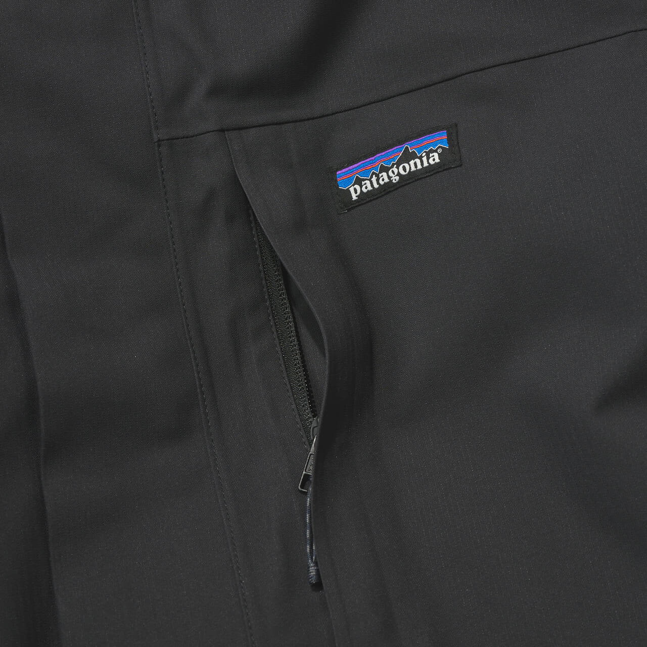 パタゴニアのメンズ・トレス・スリーインワン・パーカ ダウンジャケットの胸ポケット