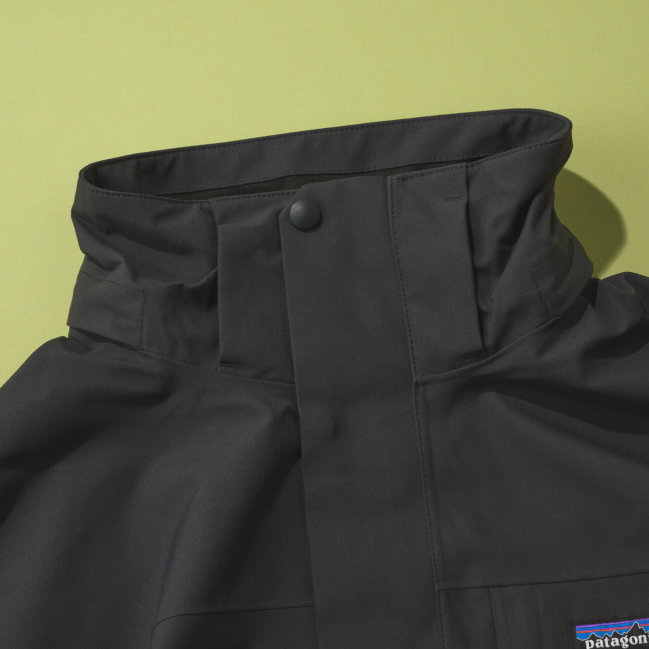 パタゴニアのメンズ・トレス・スリーインワン・パーカ ダウンジャケットのスタンドカラー