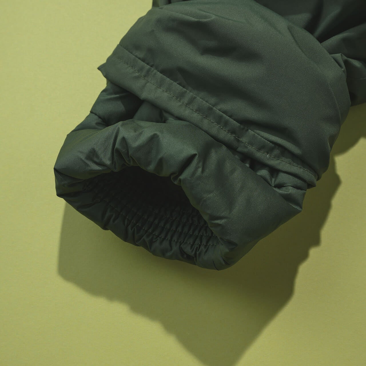 パタゴニアのメンズ・ジャクソン・グレイシャー・ジャケット ダウンの袖口