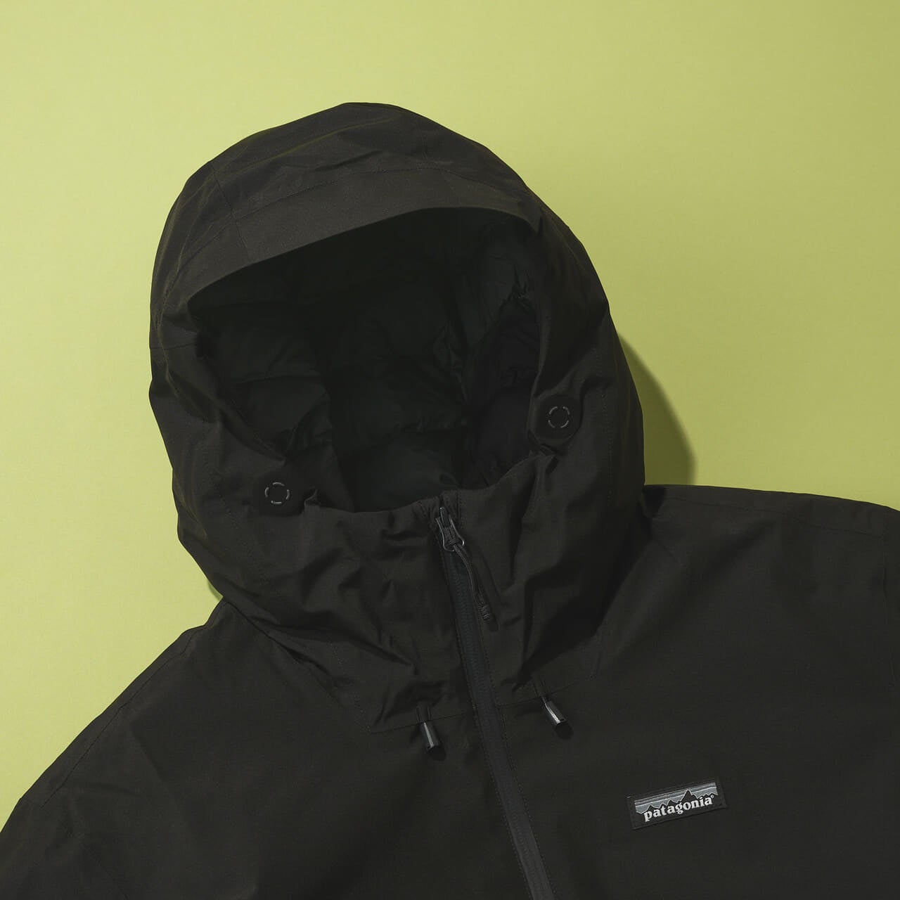 パタゴニアのメンズ・ライトウェイト・ストームシャドー・ジャケット ダウンのフード