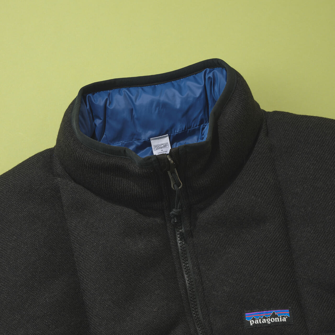 メンズ・リバーシブル・ダウン・ベター・セーターのスタンドカラー