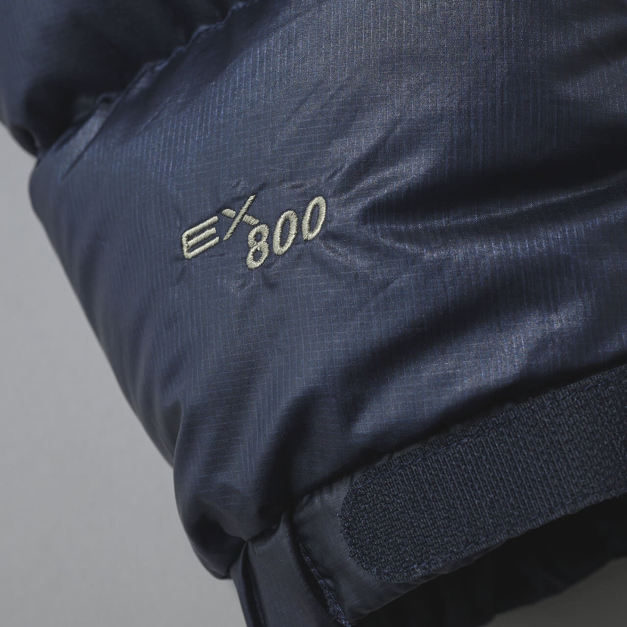 モンベルのアルパインダウン ジャケットの800フィルパワーEXダウン