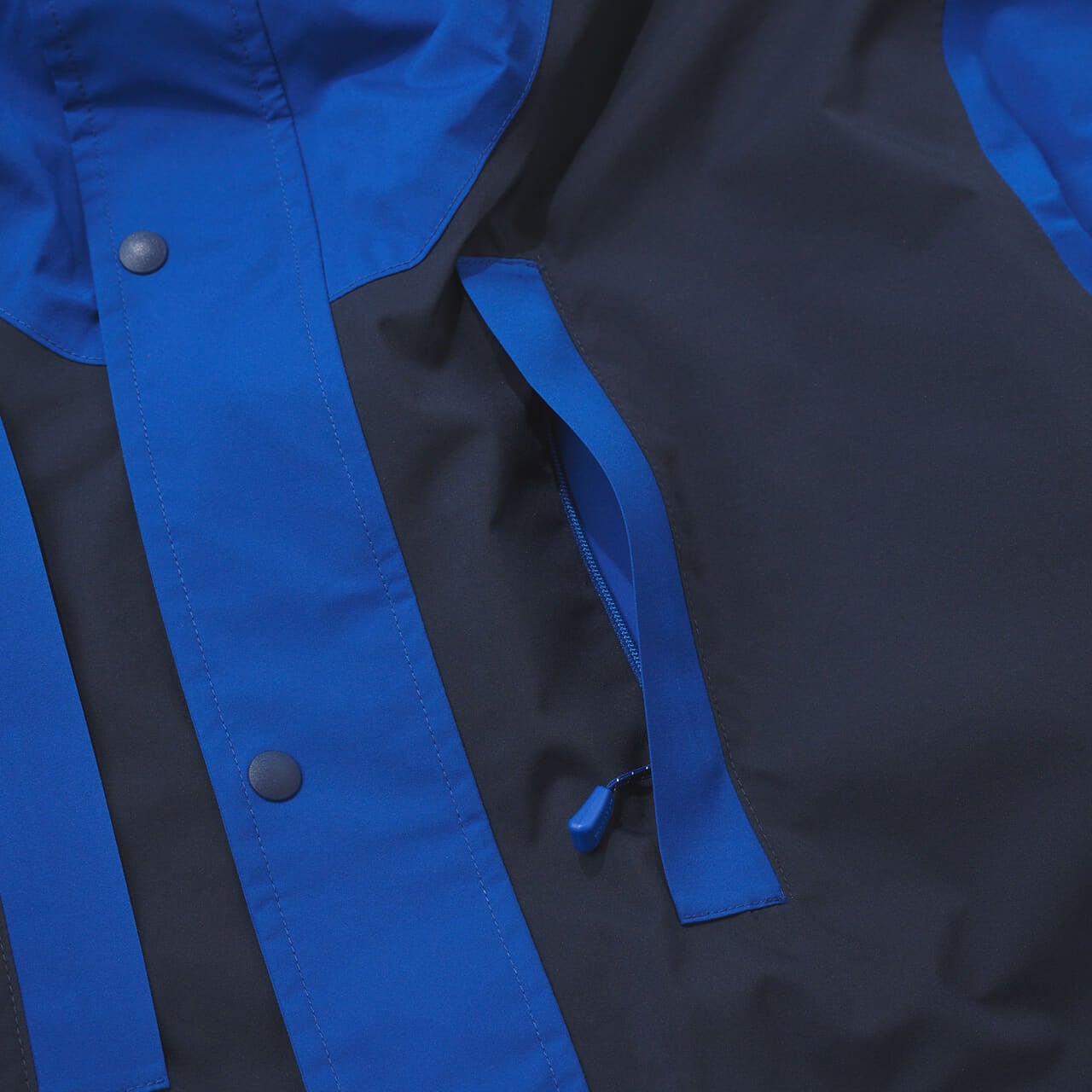 モンベルの50th スーパードリューパーカ の胸ポケット