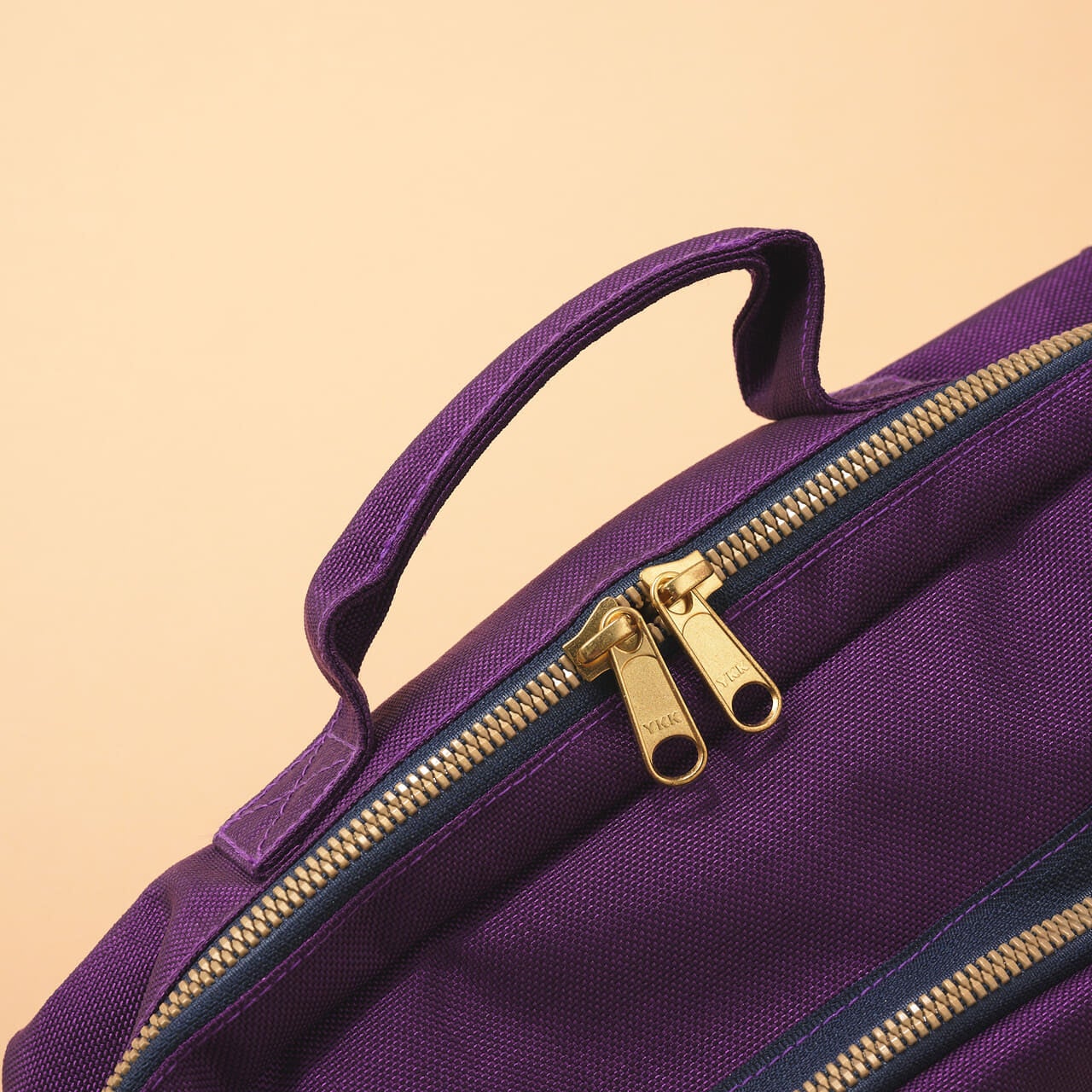 モンベルの50th ショルダーバッグのダブルジップ