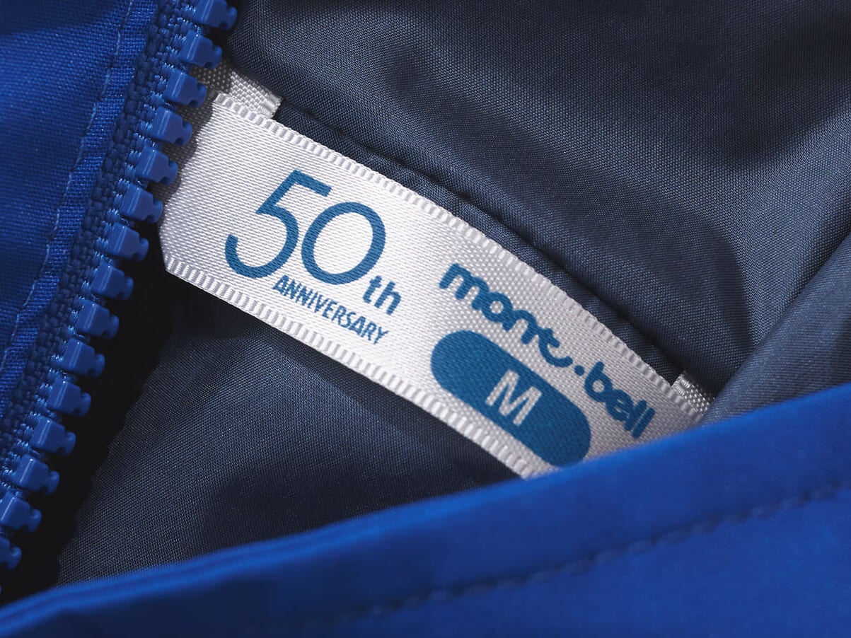 モンベルの50th スーパードリューパーカのタグ寄り