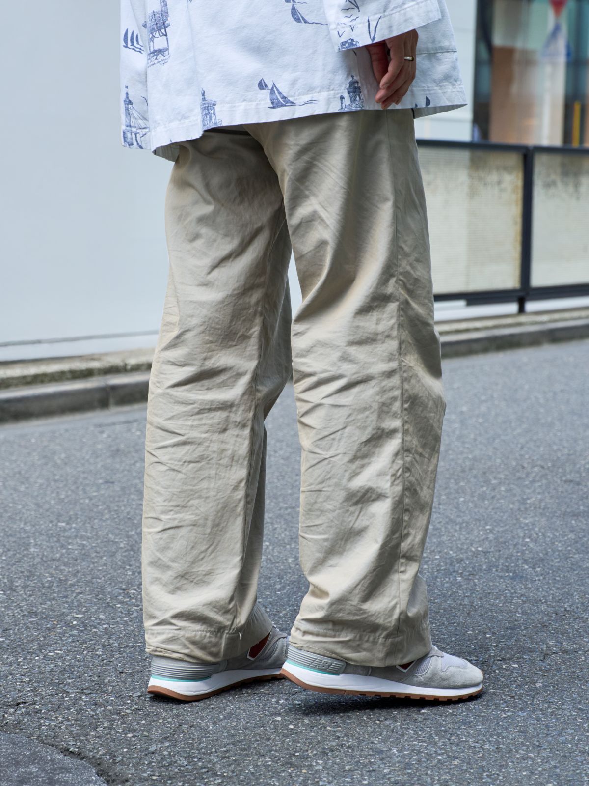 warder チノパンツ　背面