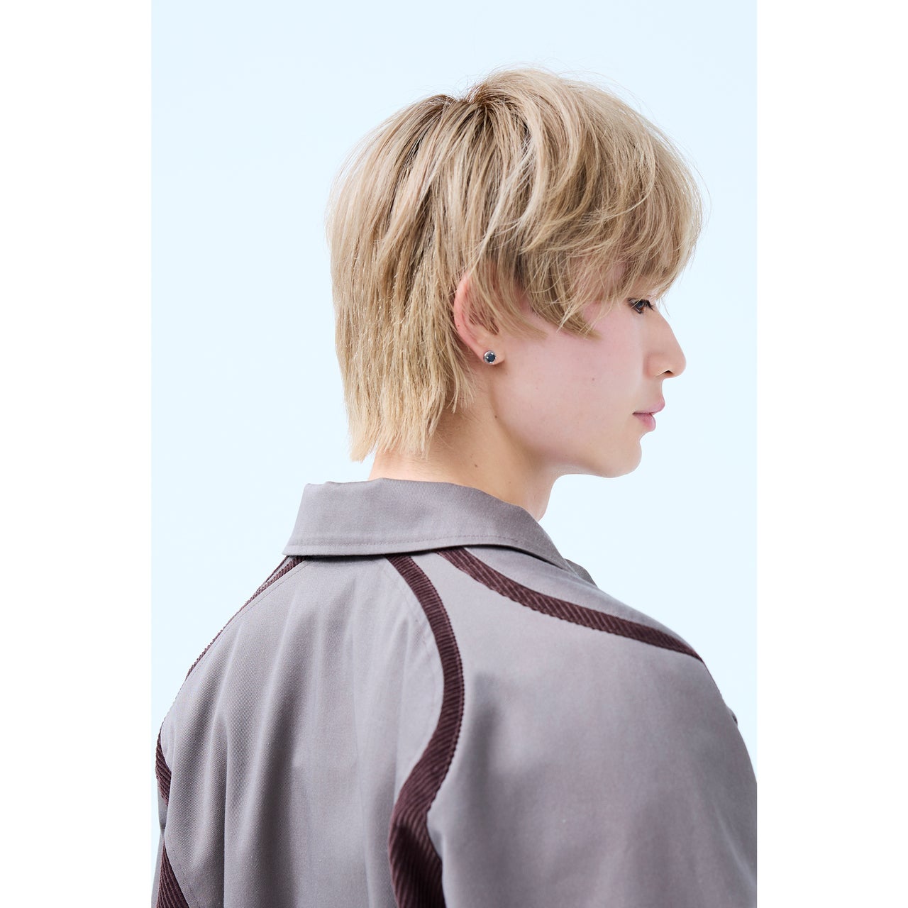 AWファッションと相性抜群、くすみ系ハイトーンでモードな印象に