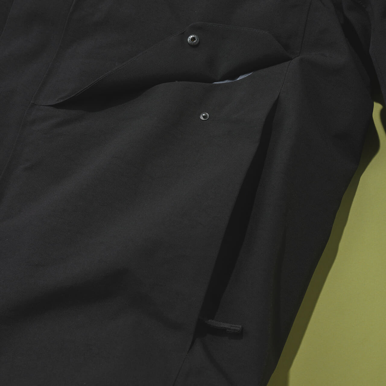 アークテリクスのサーミー ダウン ジャケットのフロントポケット