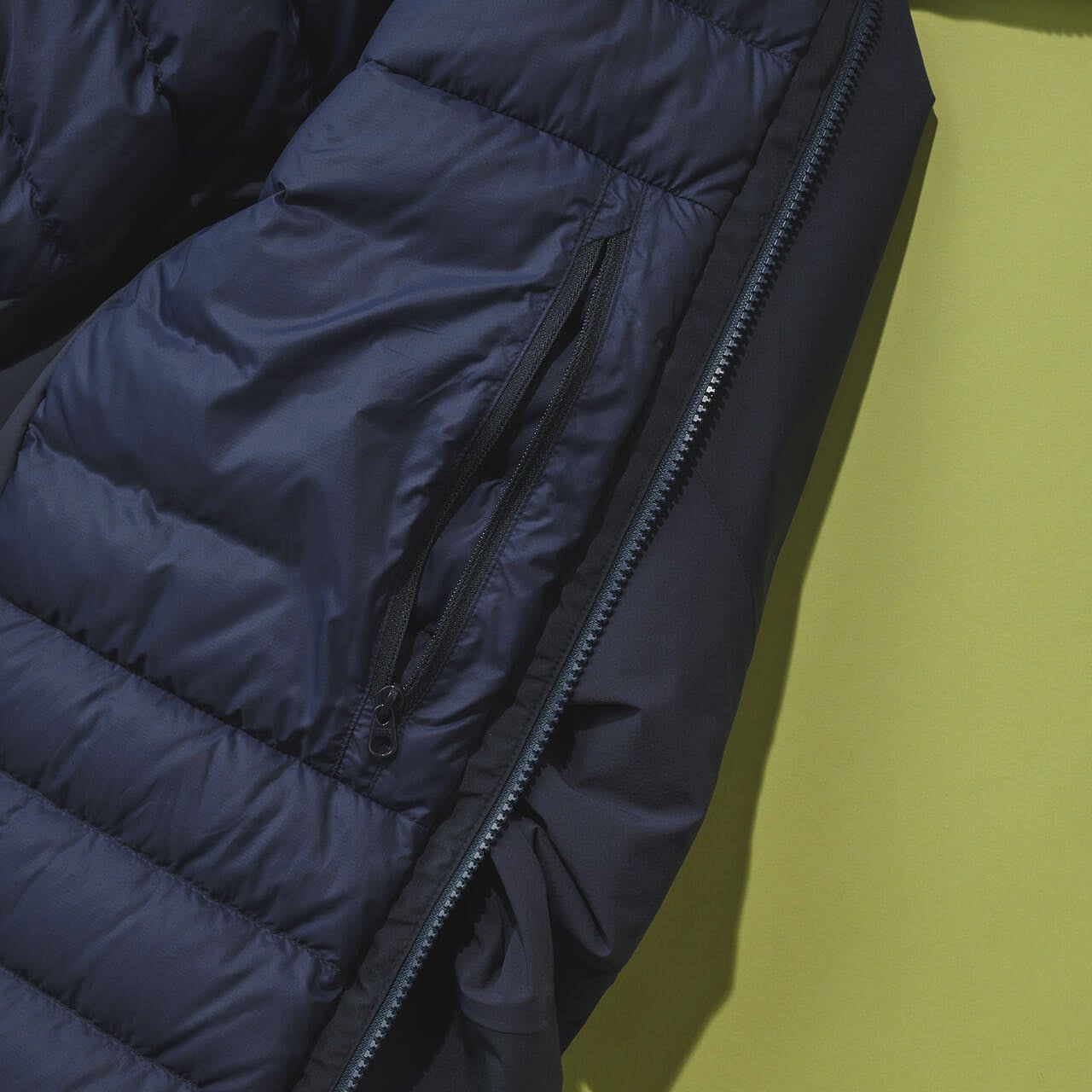 アークテリクスのソラノ ダウン フーディの内ポケット