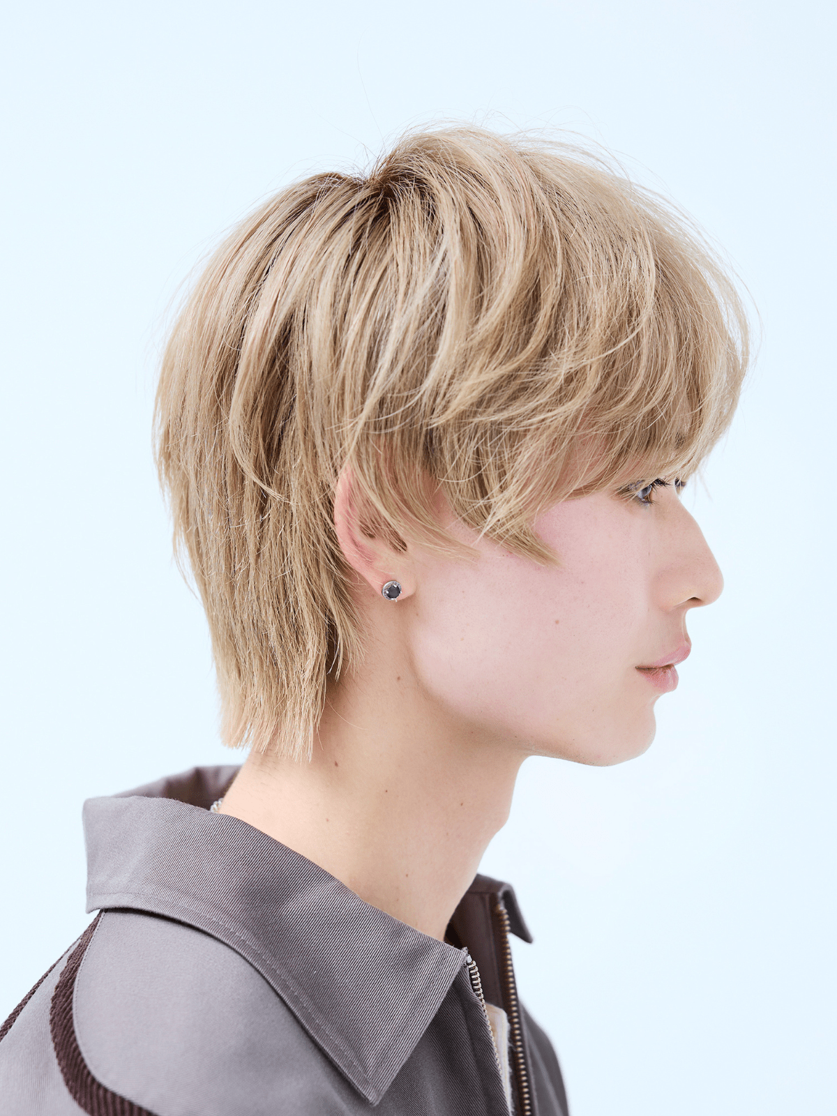 AWファッションと相性抜群、くすみ系ハイトーンでモードな印象に