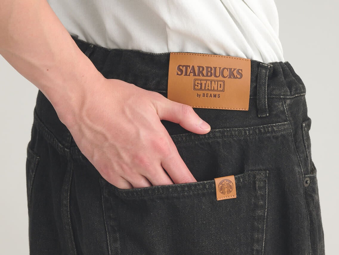 STARBUCKS STAND by BEAMS./スターバックスとビームスのコラボブラックデニムの試着のバックポケット