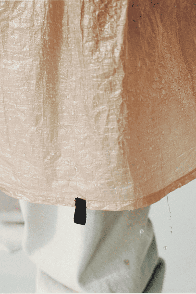 海谷遠音が着用するミーンズワイルのスカート