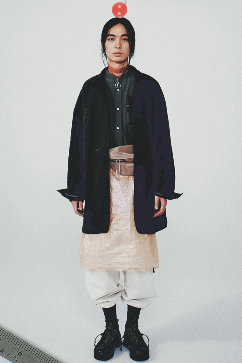 海谷遠音が着用するミーンズワイルのスカート