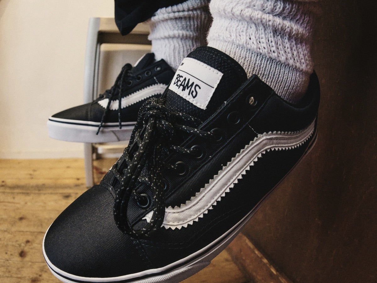 「ヴァンズ」の定番名品がここまで変わるのか！ 「ビームス」別注の“オールドスクール”と“オーセンティック”はジャージ素材のスニーカー!?