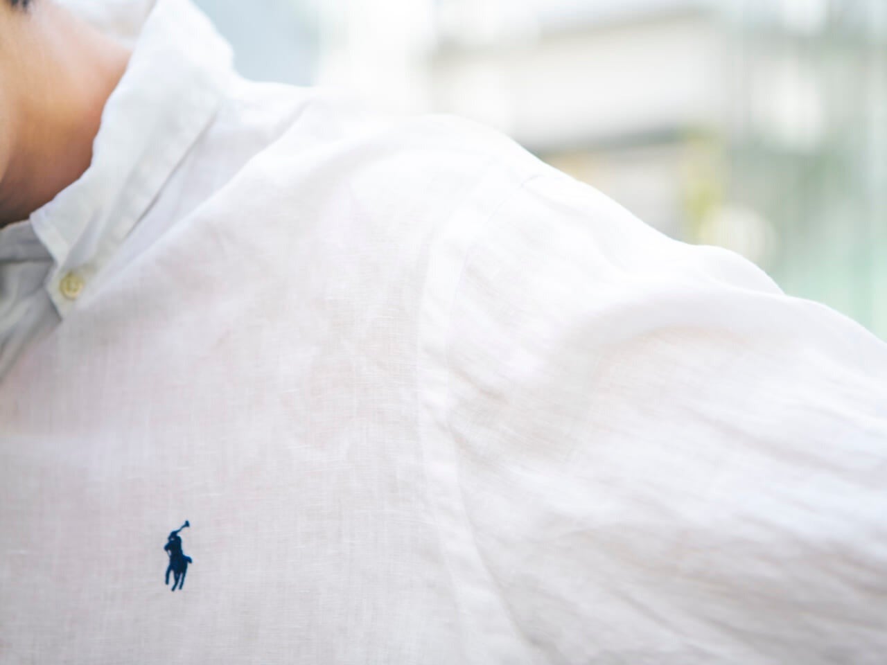 ポロ ラルフ ローレンの白シャツの着こなし