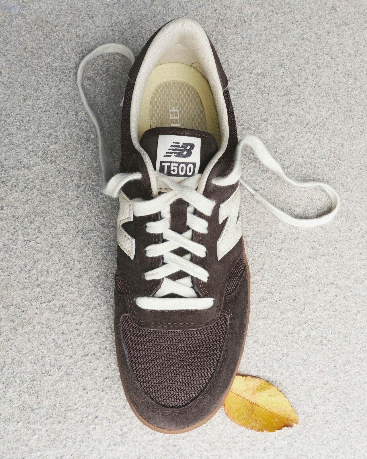 AURALEE オーラリー New Balance ニューバランス コラボ スニーカー 新作 俯瞰 ビジュアル