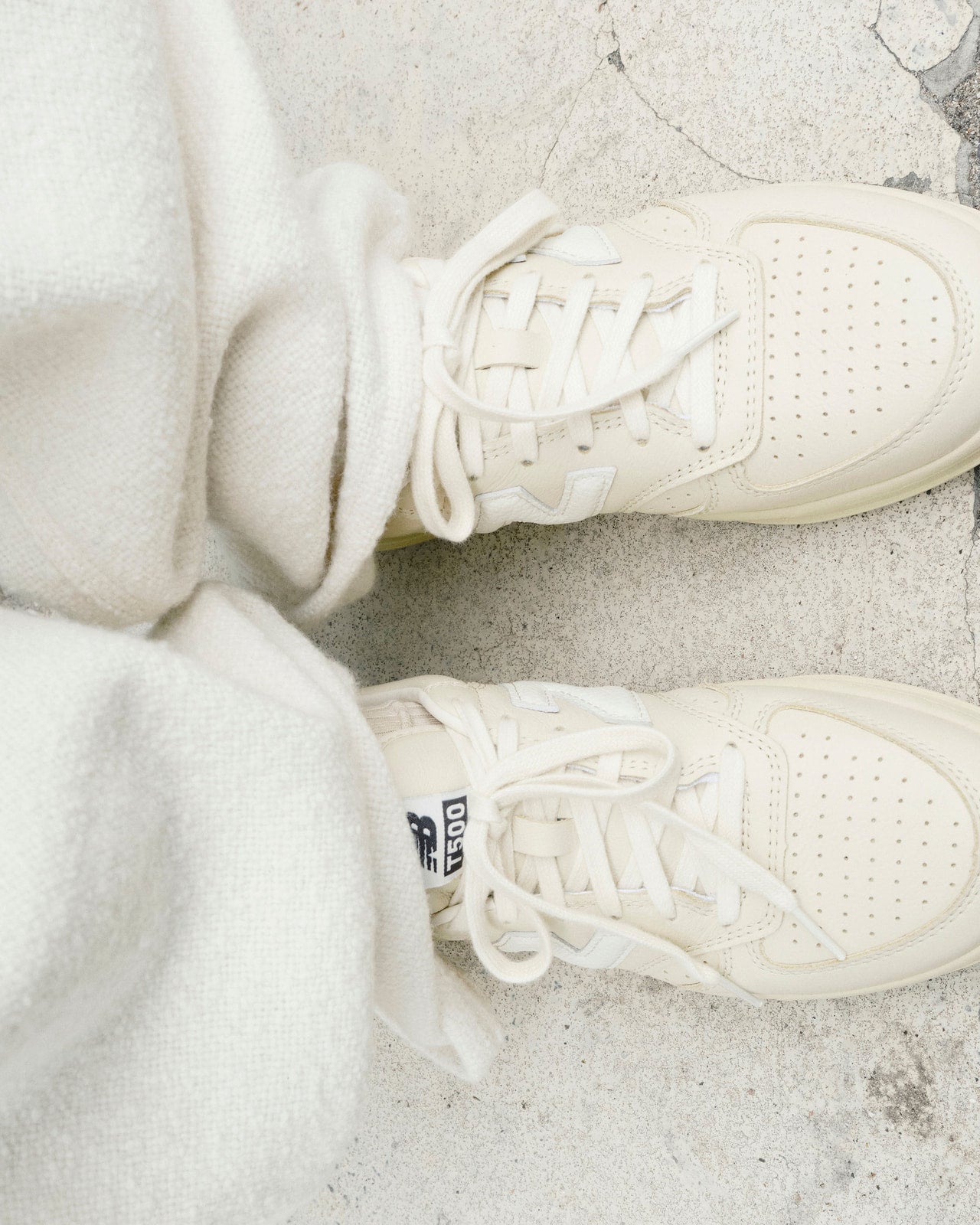 AURALEE オーラリー New Balance ニューバランス コラボ スニーカー 新作 ホワイト ビジュアル