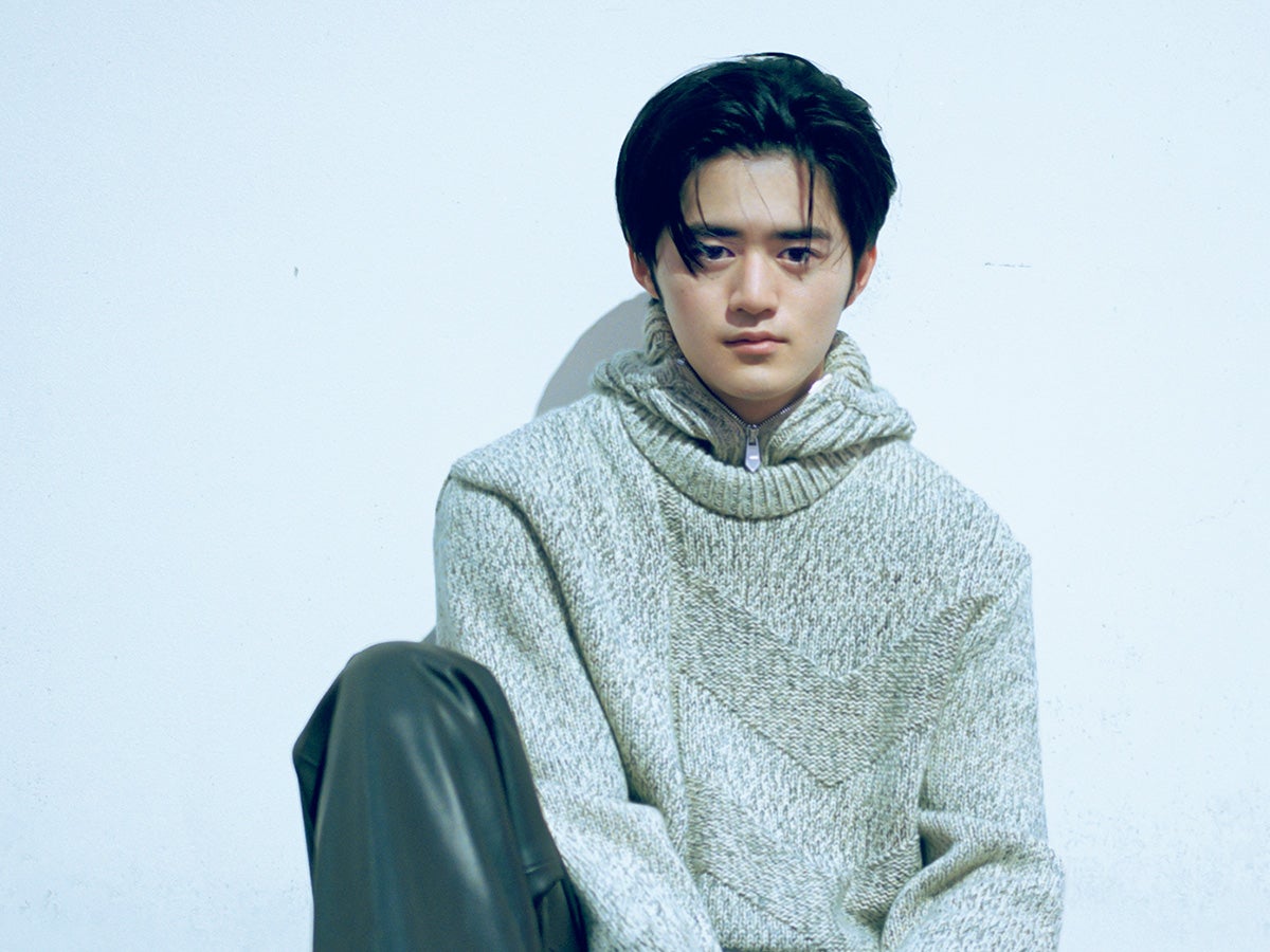 鈴鹿央士、静謐なレザーに包まれて。エルメスのクラフツマンシップを知る２つの秋スタイル