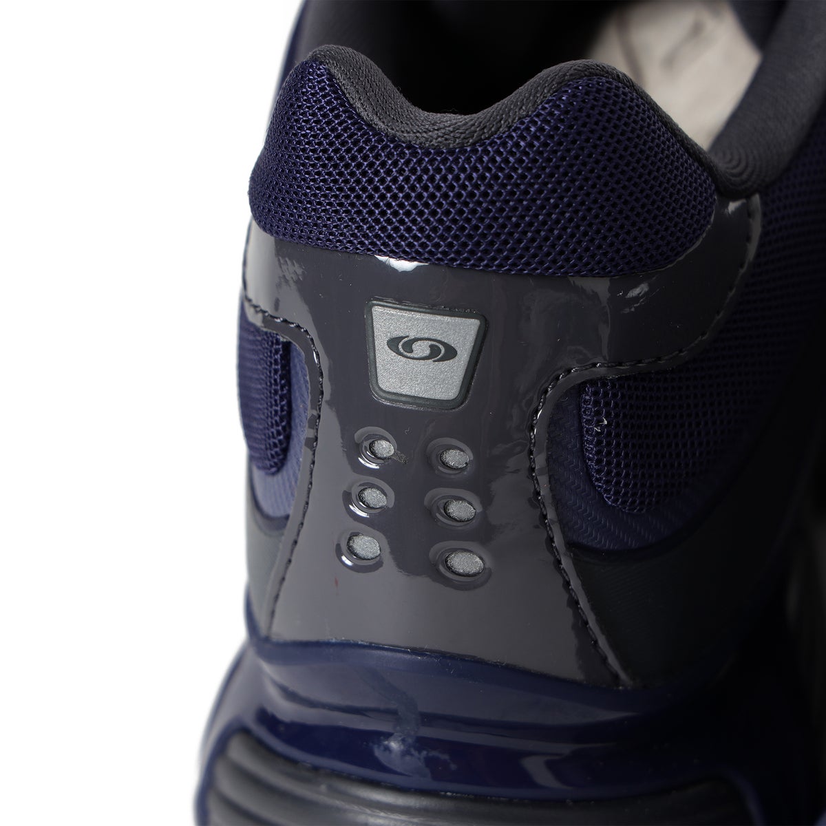 Salomon × BEAMS / XT-Whisper 3