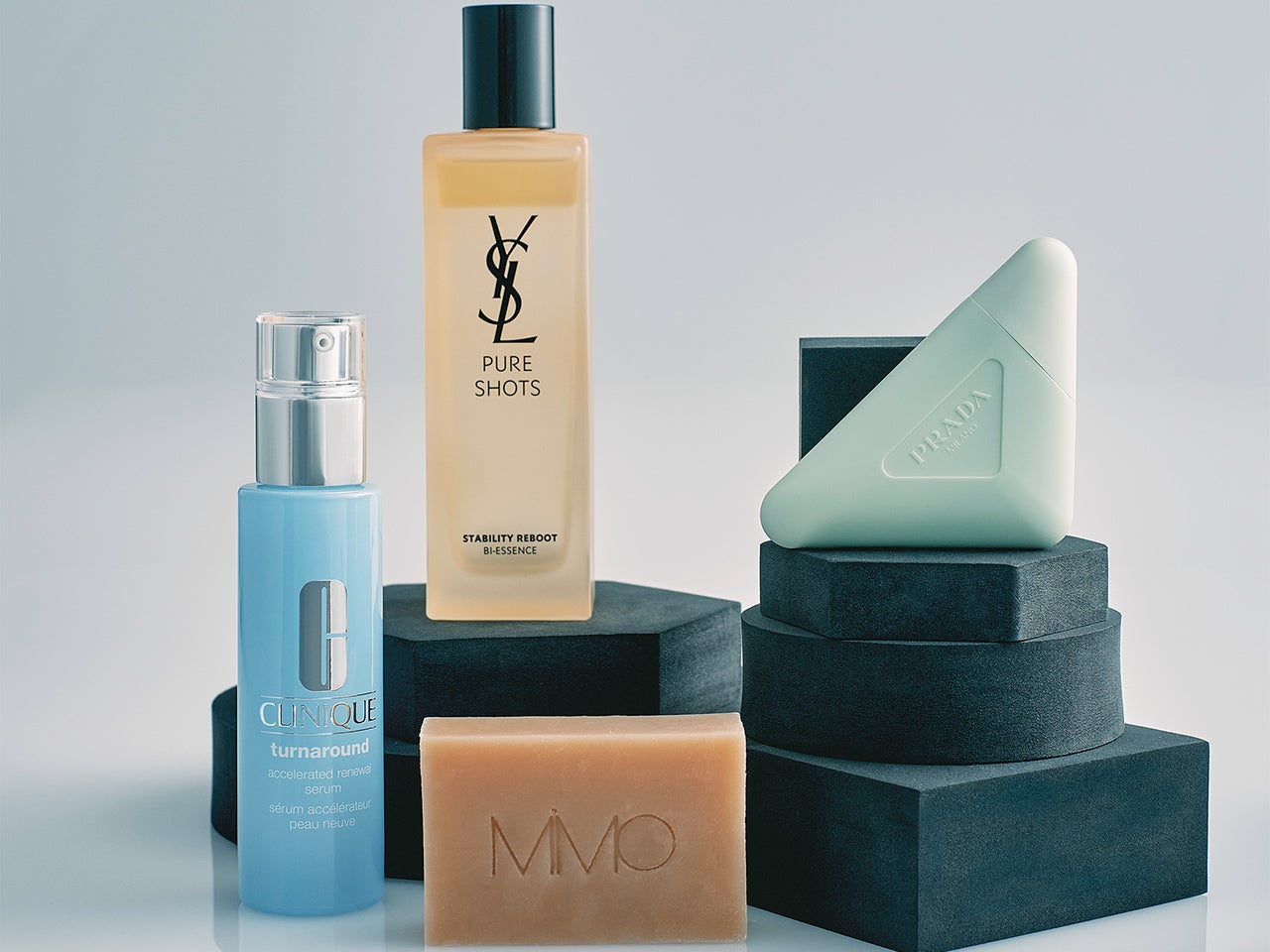 【4選】1万円以下の「プラダ」で贅沢保湿、「イヴ・サンローラン」でうるおいチャージ…乾燥・角質ケアも抜かりなく対策！[Beauty- 今月のビューティ]