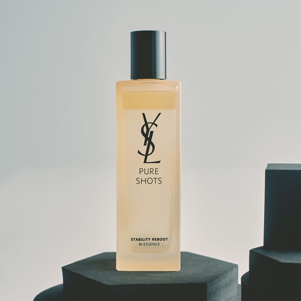 Yves Saint Laurentのピュアショット デュアル リチャージローション