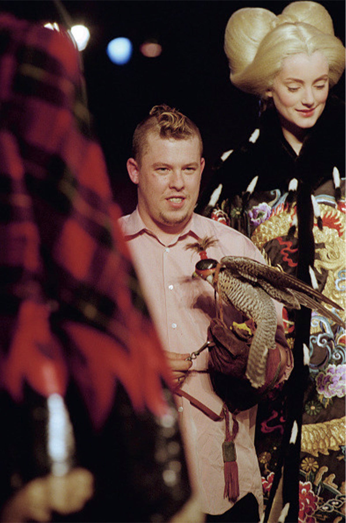 アレキサンダー・マックイーン97-98年秋冬クチュールコレクションより