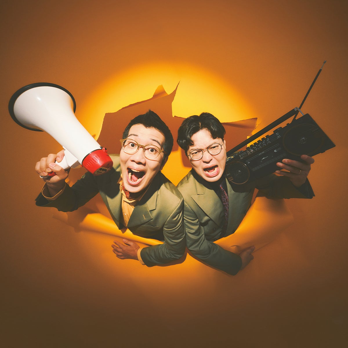 お笑いコンビのヤーレンズ