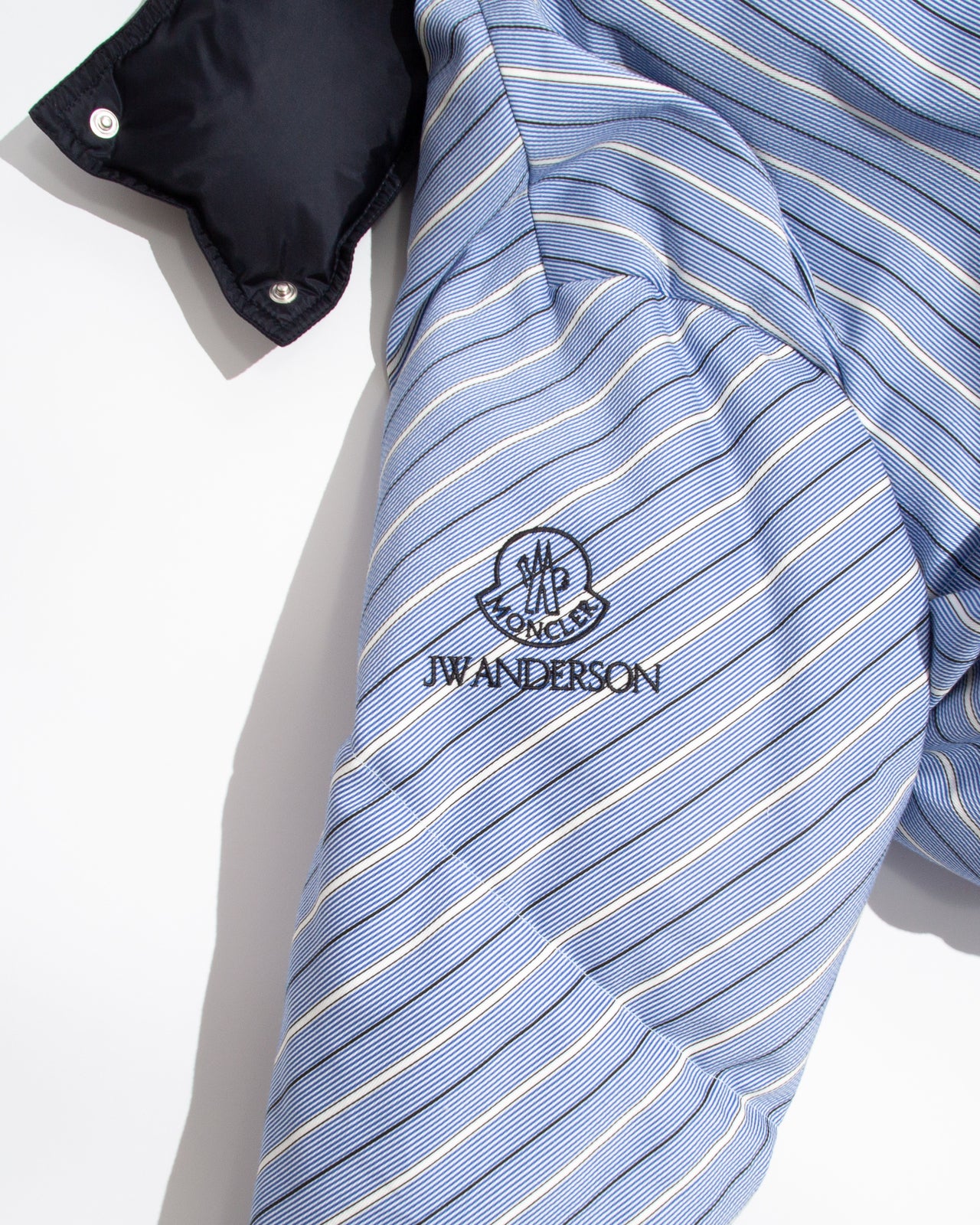 JW ANDERSON(JW アンダーソン) MONCLER (モンクレール) コラボ ダウン ロゴ
