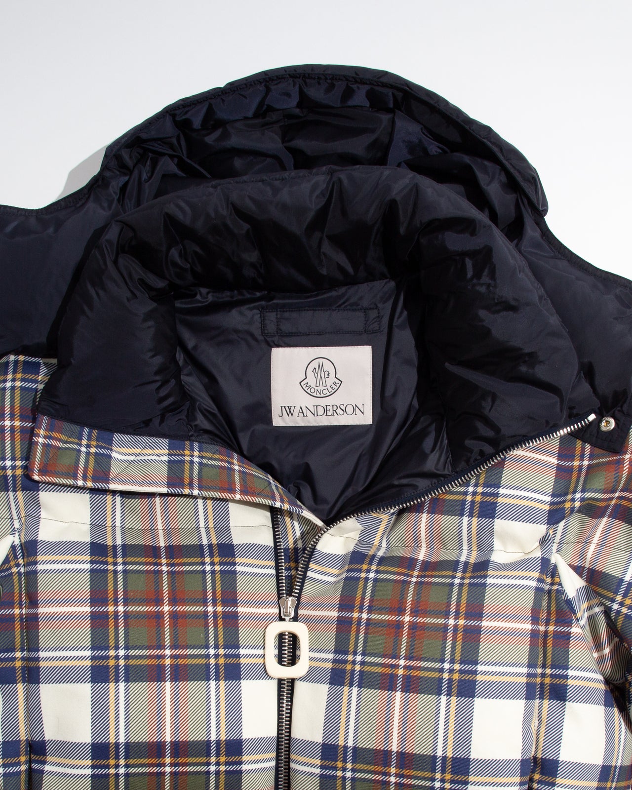 JW ANDERSON(JW アンダーソン) MONCLER (モンクレール) コラボ ベージュ ロゴ