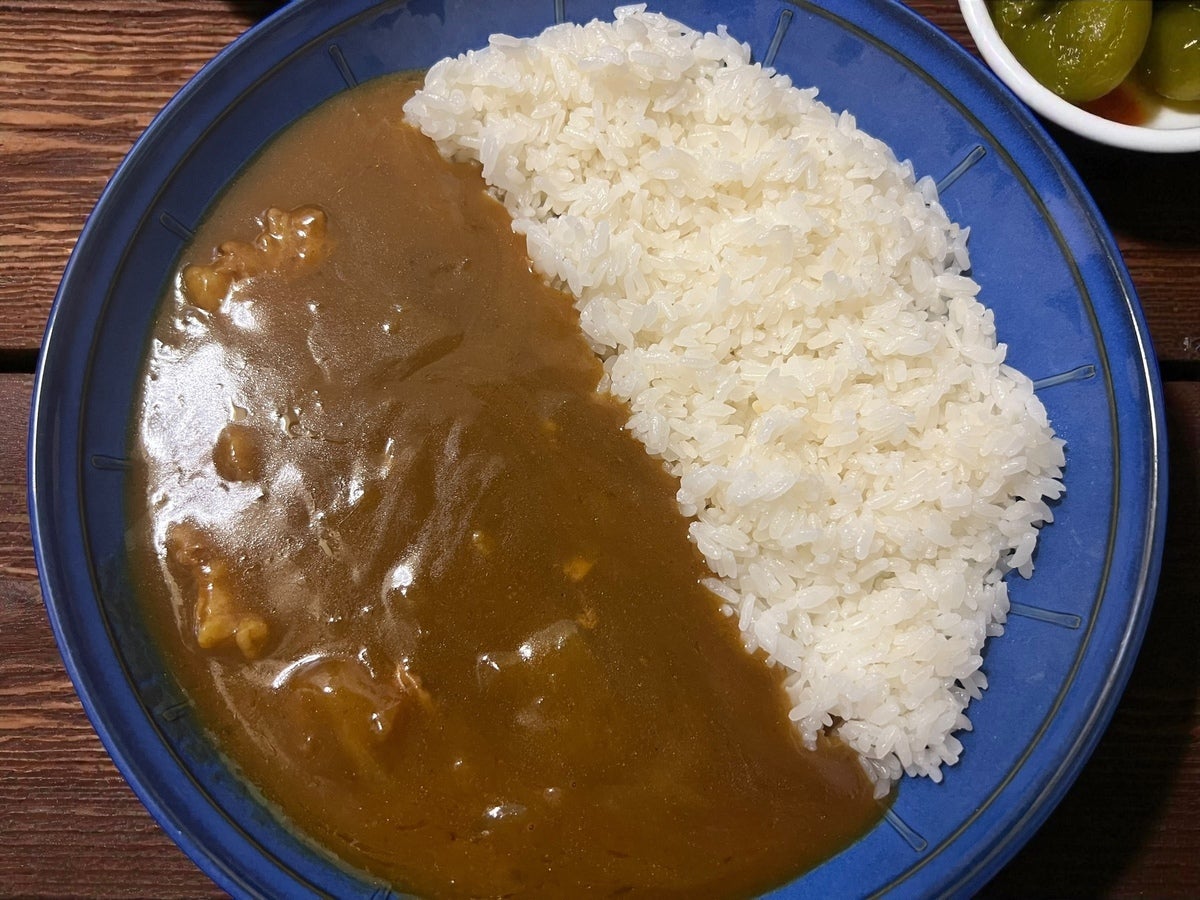 無印良品の和出汁と牛肉の大盛りカレーの盛り付け