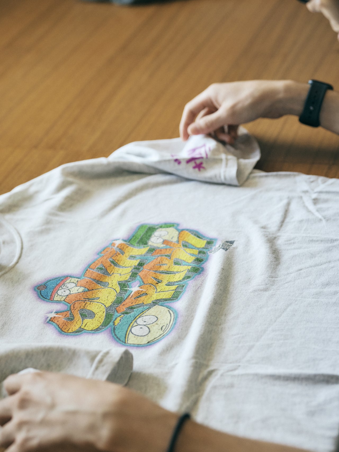 1.〈SOUTH PARK〉のプリントTシャツのフロント
