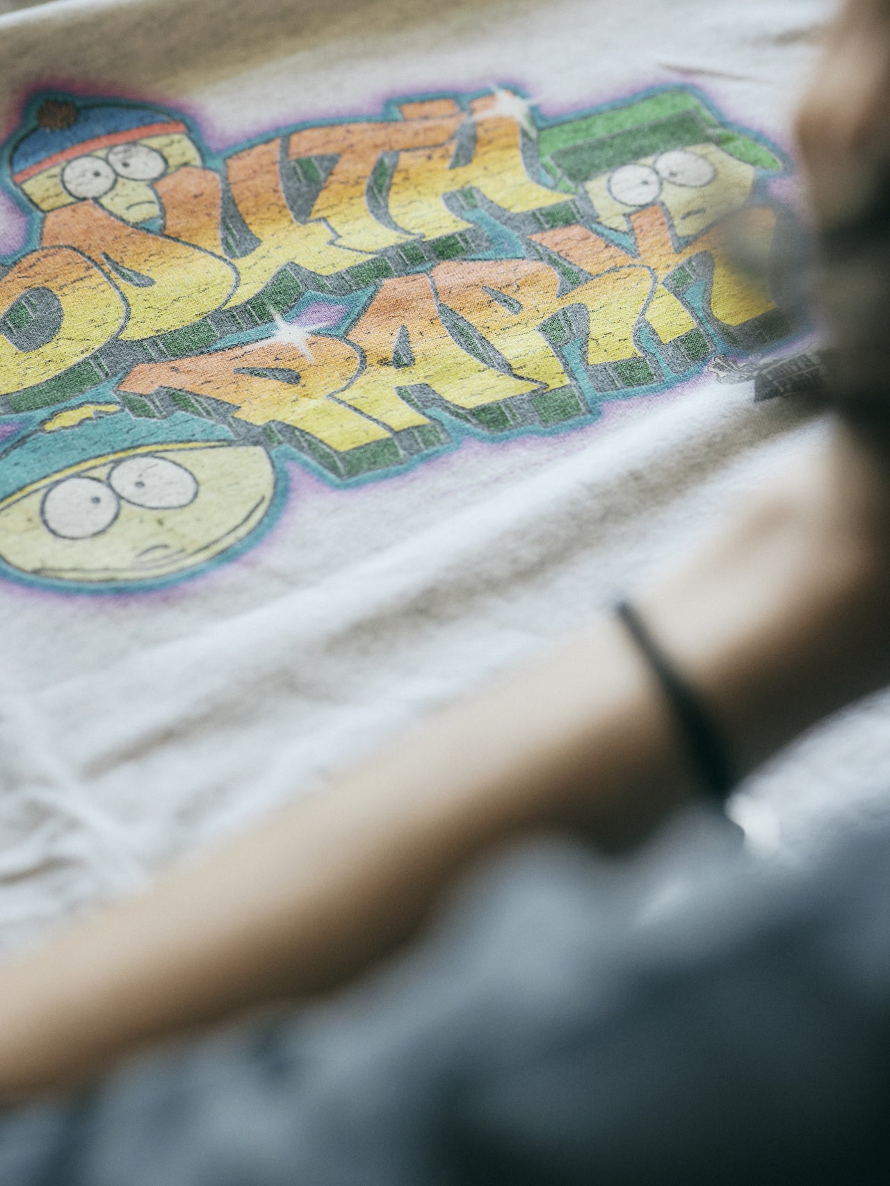 1.〈SOUTH PARK〉のプリントTシャツの寄り