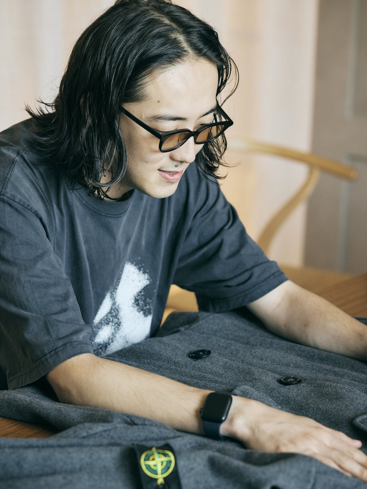 3.〈Stone Island〉のハーフコートと野口さん　２