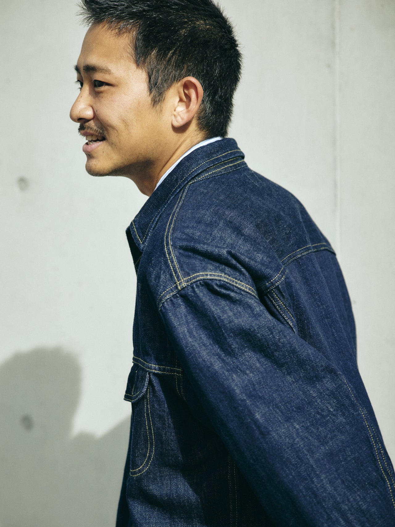 〈NAUTICA〉のシルクニットタイのサイド