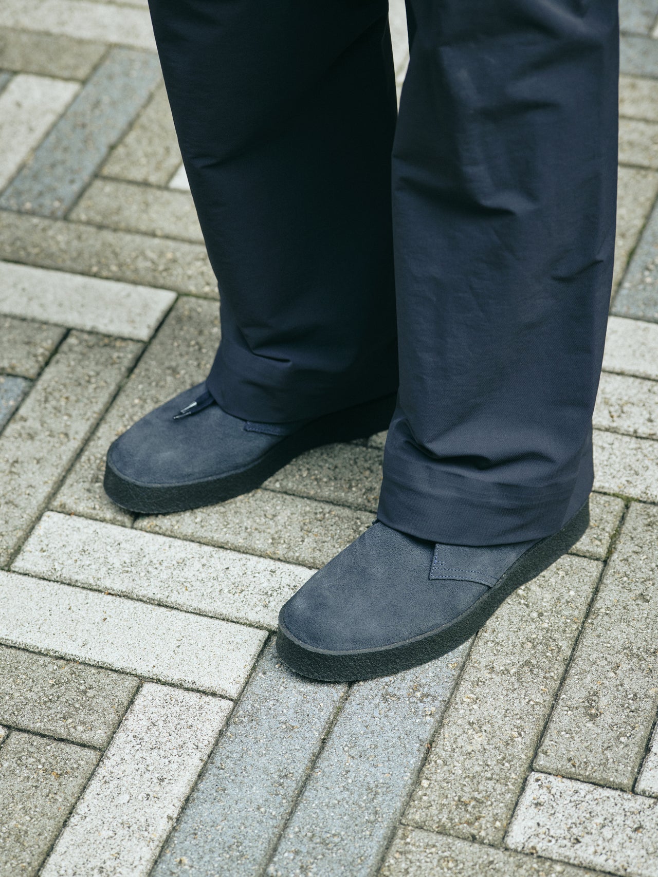 〈CLARKS OROGINALS×SHIPS〉のデザートブーツのオシャレな着こなし