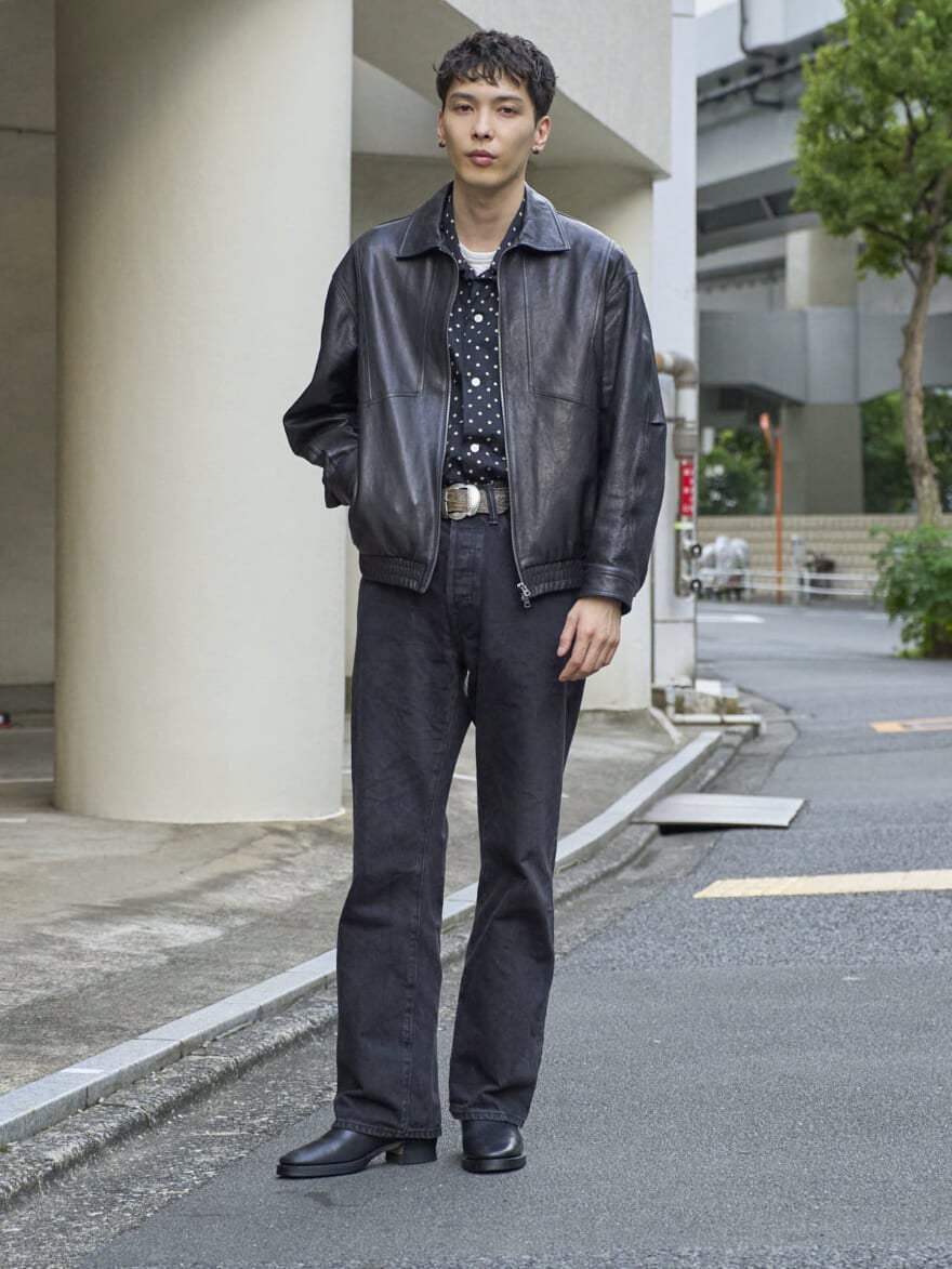 [守屋 光治] 「GAP（ギャップ）」のデニムにレザージャケット。定番オールブラックに流行りのドット柄で遊び心を【メンズノンノモデルの私服スナップ】