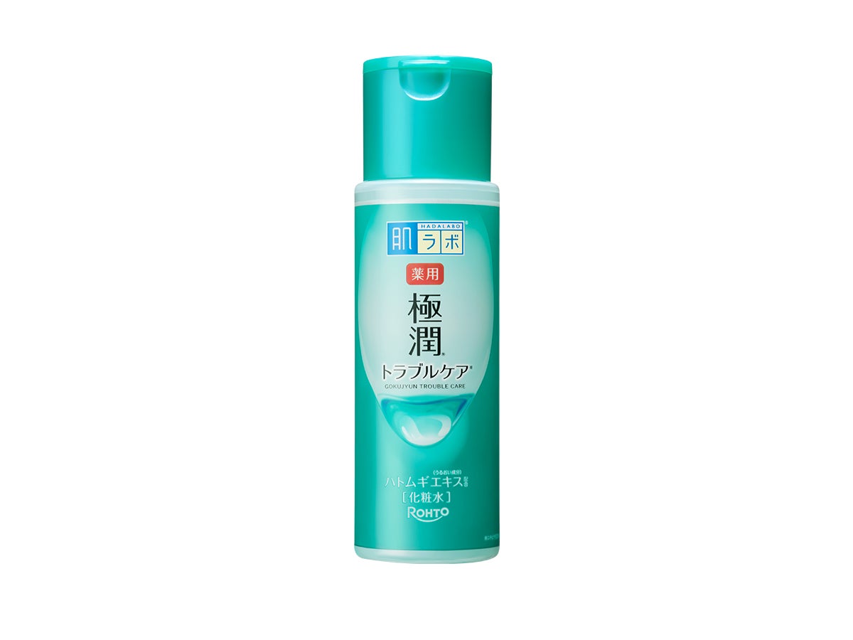 肌ラボの緑色のボトルの「薬用極潤」