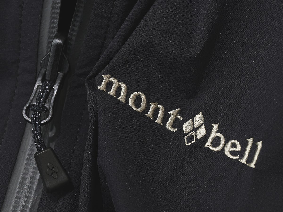 「モンベル」で10月に買うべきコスパ最高の“黒名品”４選！ １万円台なのに今から冬まで使えるジャケット、ダウン見えしない名作ダウン...［mont-bell]