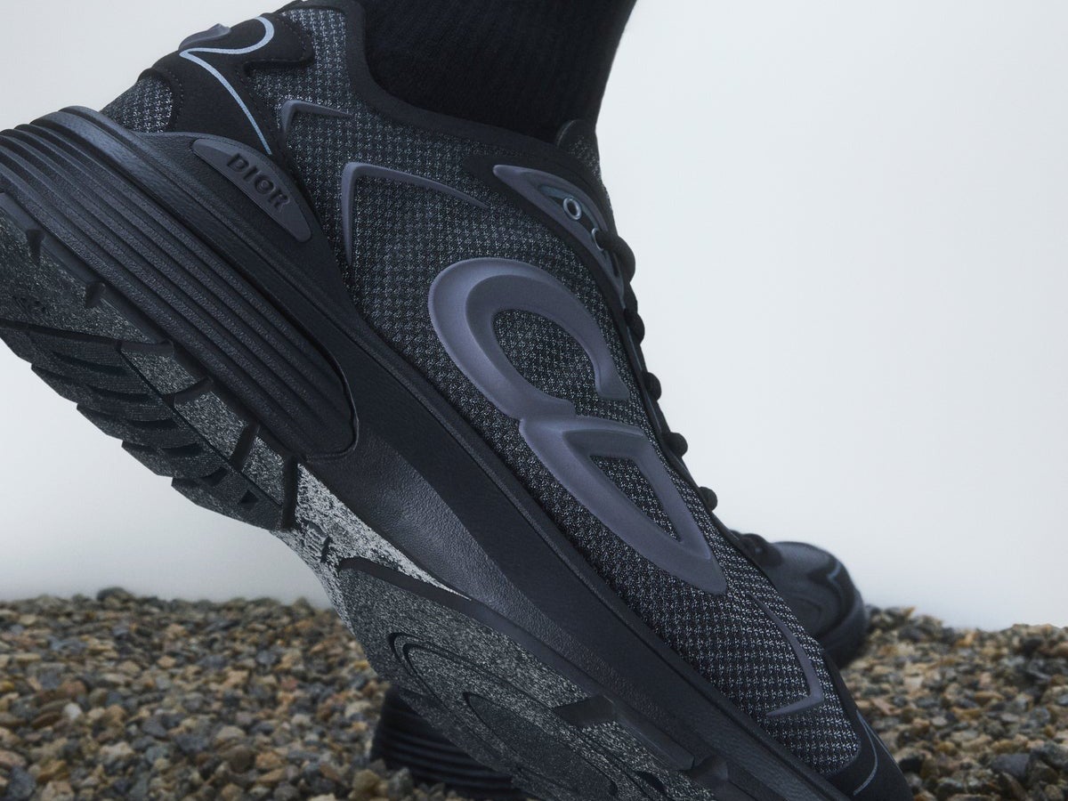 ディオール」からモダンでスポーティなスニーカー「B30