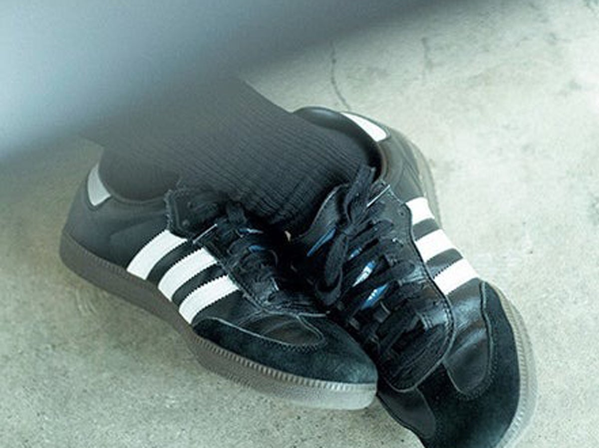 愛用者続出中！いま「アディダス」の黒スニーカーはこう履くのが正解。オシャレな５人のリアルな着こなしスナップ！