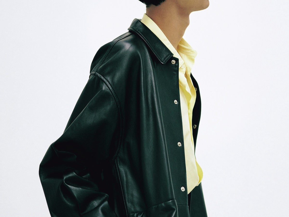 いま買うべきレザーアイテムは“ジャケット以外”だった！ 人気ブランドのライトで着やすい６選。