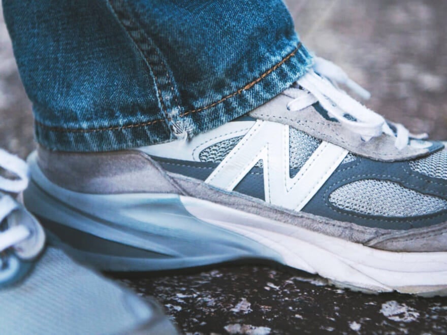 【３選】「ニューバランス」の“愛用グレースニーカー”はユニクロやリーバイス®など王道ブランドのパンツと合わせたくなる！[New Balance]
