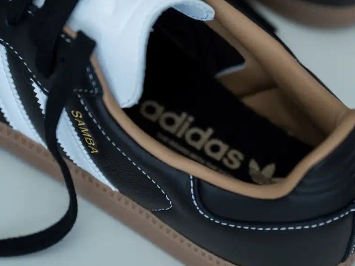 予約殺到中の大人な「アディダス」“別注サンバ”。「アダム エ ロペ」による特別な上品黒スニーカーが誕生！