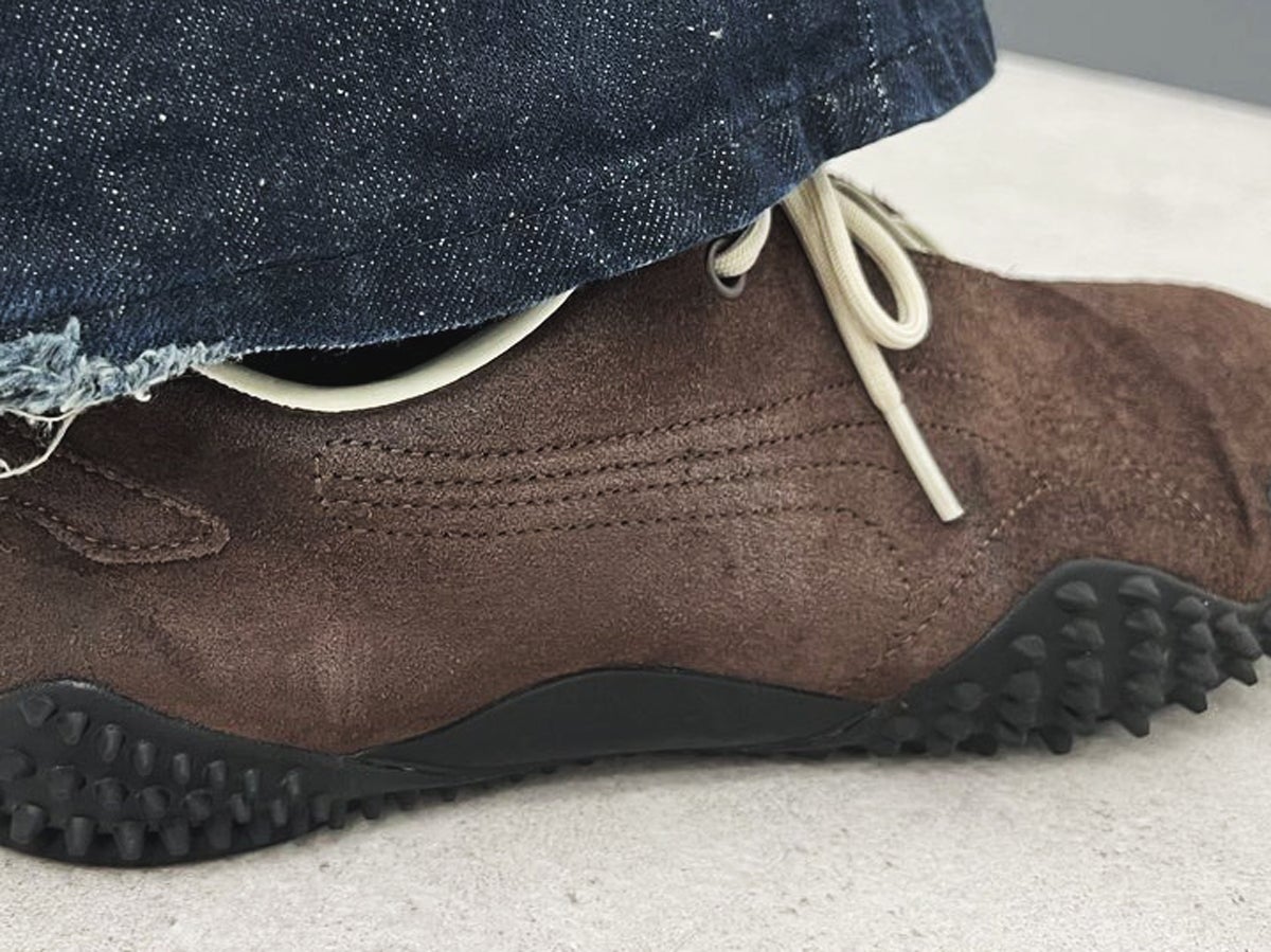 奇跡的に買えた「プーマ」と「ジョウンド」のコラボスニーカーはシンプルな着こなしにエッジが効く！【おしゃれな人はメジャーブランドの愛用スニーカーをどう履く？Vol.131】