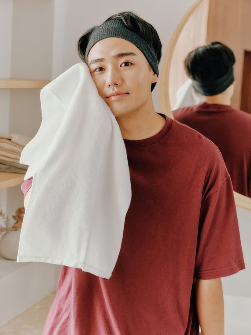 洗顔後、毛穴のこびりつき汚れが落ちてすっきりとした鈴々木響さん