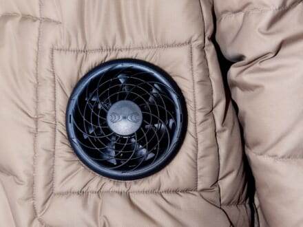 何故に“空調つきダウン”!?「ミーンズワイル」の着たまま温度差をコントロールできる差がつくデザインに注目!