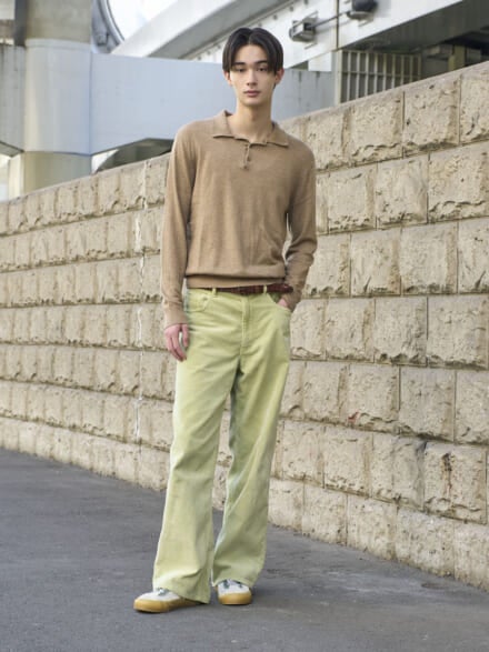 [栄莉弥] 3年間愛用する「ヴァンズ」に「オーラリー」のライトグリーンのパンツがベストマッチ！　「ザラ」の秋色ニットポロで優しげな雰囲気に【メンズノンノモデルの私服スナップ】