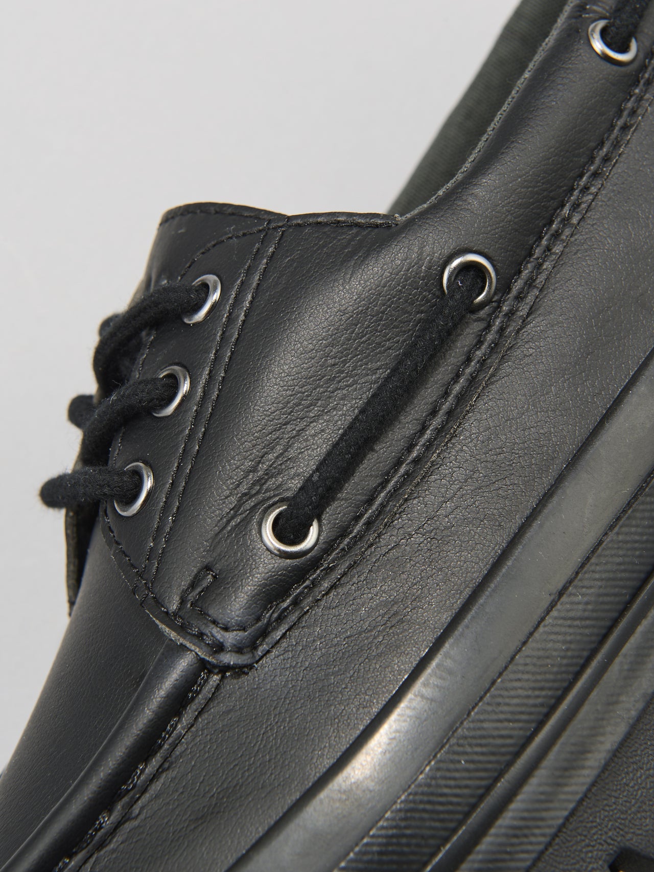 コンバースの新作スニーカーのオールスターチャンクMS OXのサイド