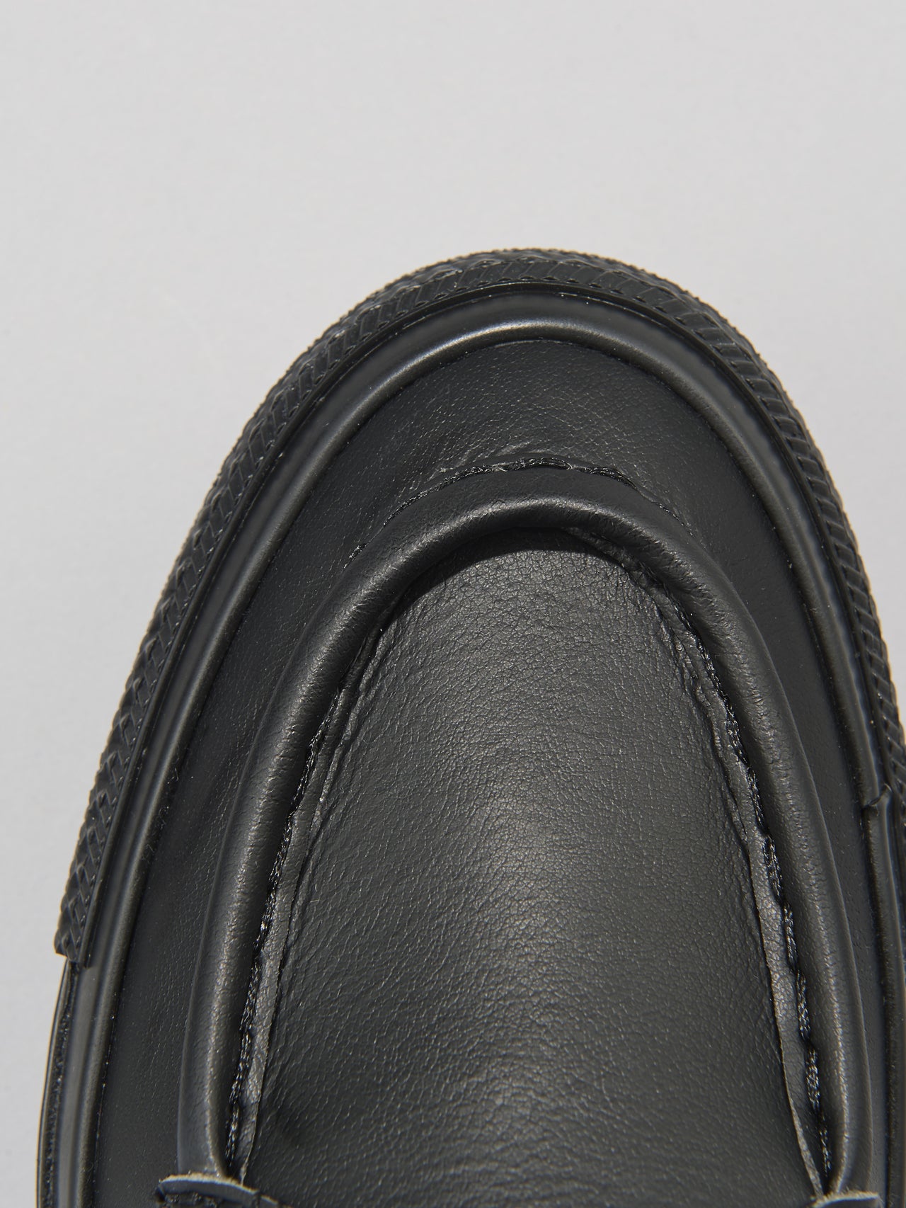 コンバースの新作スニーカーのオールスターチャンクMS OXのトゥ